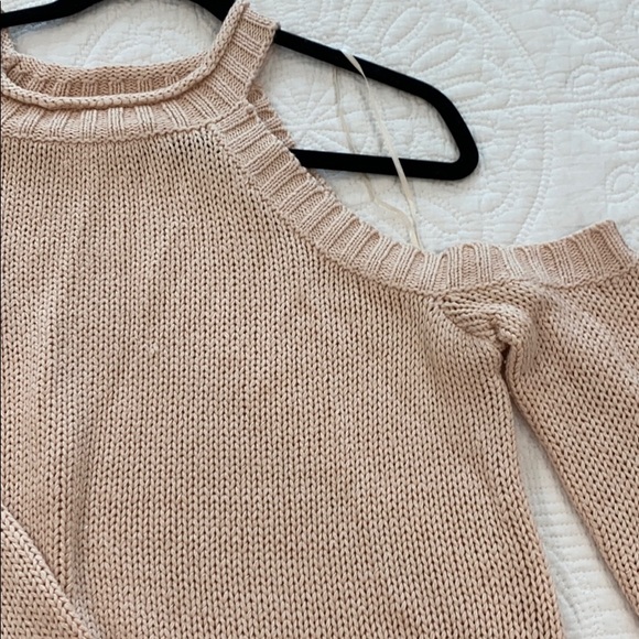 Cold shoulder sweater - Picture 3 of 5